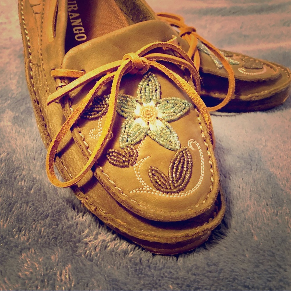 Durango moccasin flats with beadwork LIKE NEW  sz7